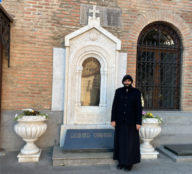 Երեք օրրաներու միջեւ ճանապարհորդութիւն